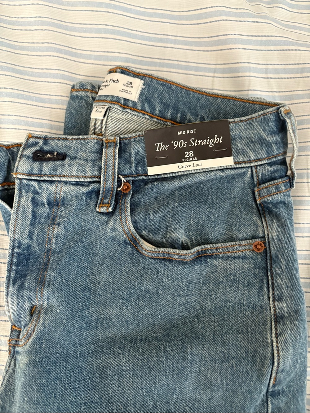 Abercrombie & Fitch The '90s Straight Mid Rise Women’s Jeans - Blue